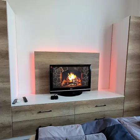 Apartment Arena Flat, Free Street Parking *