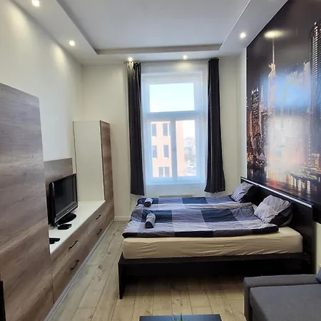 Apartment Arena Flat, Free Street Parking *
